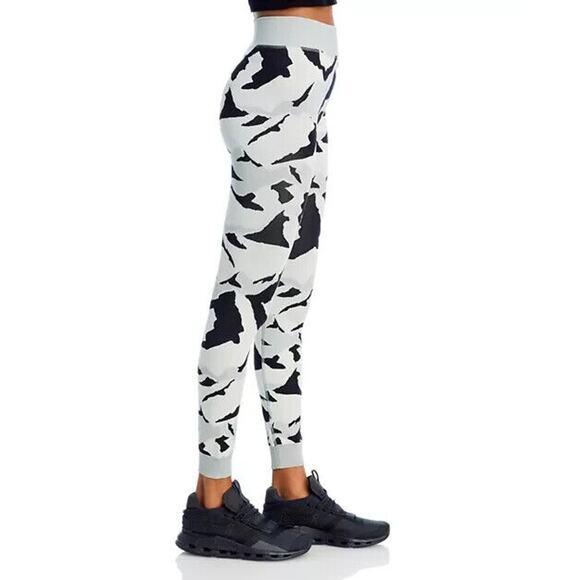 Sweaty Betty Mountain Base Layer Leggings Women's XL Gray Camo Jacquard Knit NWT - Picture 4 of 13